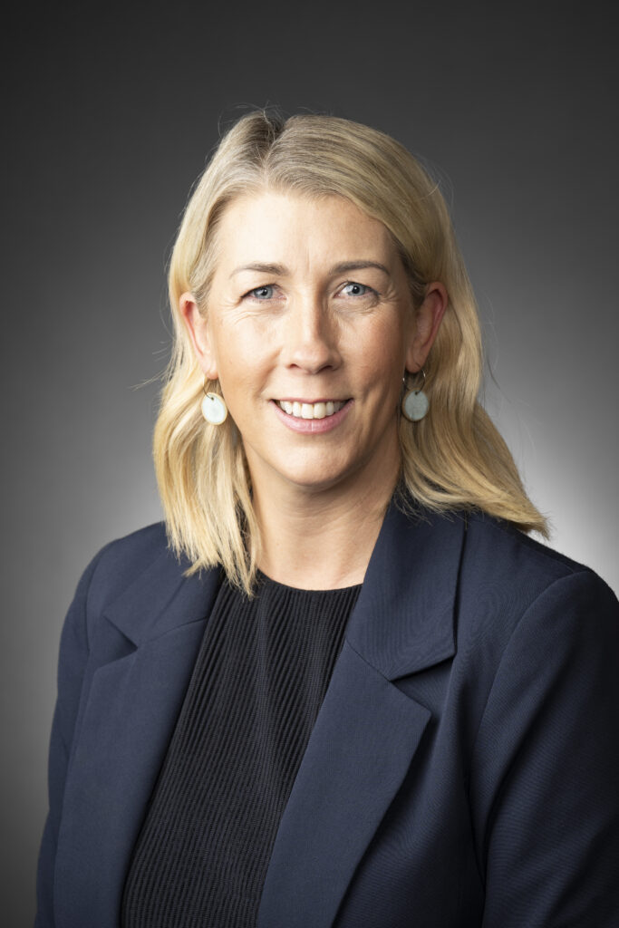 Nicholson MP, Mrs Lou